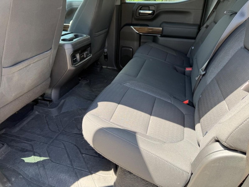 Chevrolet Silverado Vehicle Full-screen Gallery Image 17