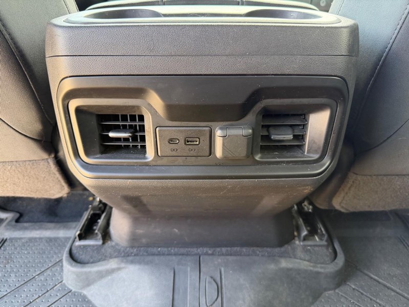 Chevrolet Silverado Vehicle Full-screen Gallery Image 19