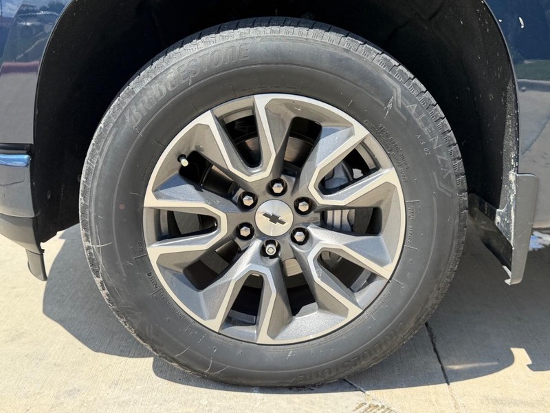 Chevrolet Silverado Vehicle Full-screen Gallery Image 23