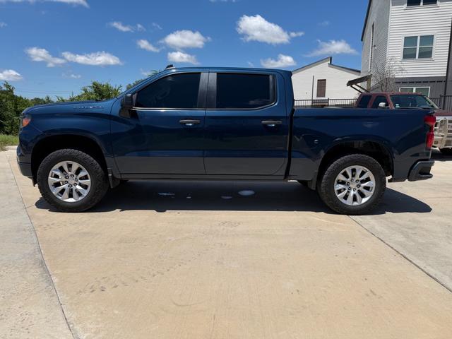 Chevrolet Silverado Vehicle Full-screen Gallery Image 03