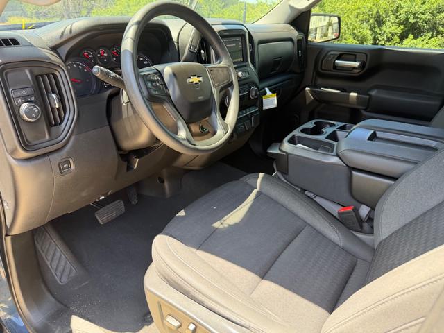 Chevrolet Silverado Vehicle Full-screen Gallery Image 11