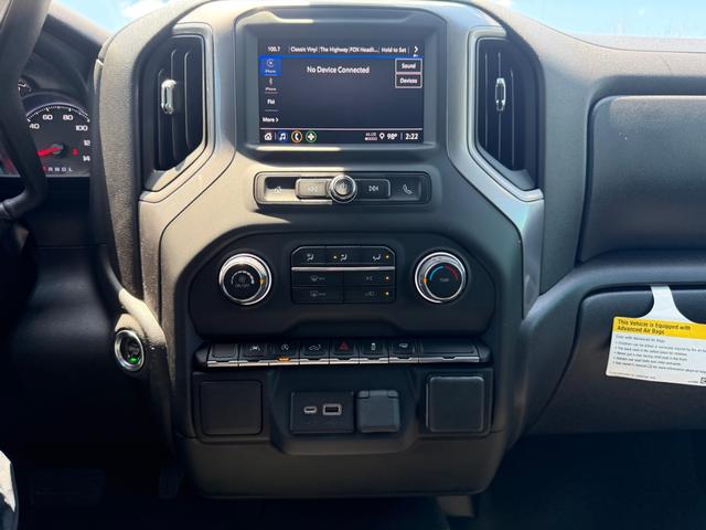 Chevrolet Silverado Vehicle Full-screen Gallery Image 14