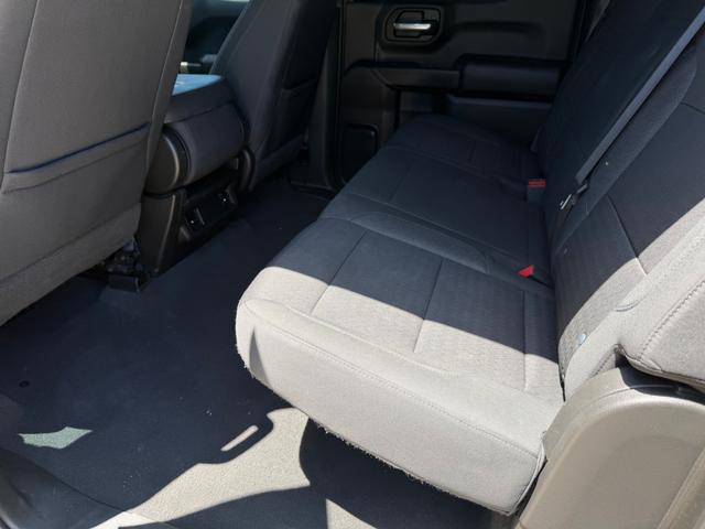 Chevrolet Silverado Vehicle Full-screen Gallery Image 16