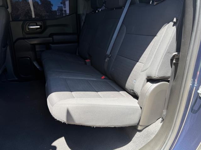 Chevrolet Silverado Vehicle Full-screen Gallery Image 17