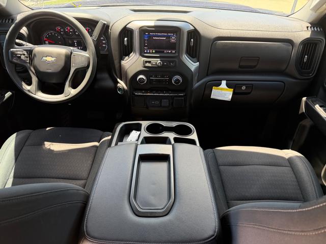 Chevrolet Silverado Vehicle Full-screen Gallery Image 19