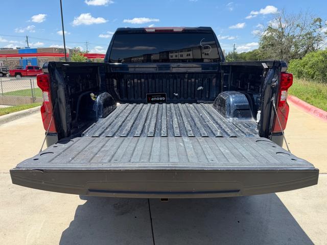 Chevrolet Silverado Vehicle Full-screen Gallery Image 20