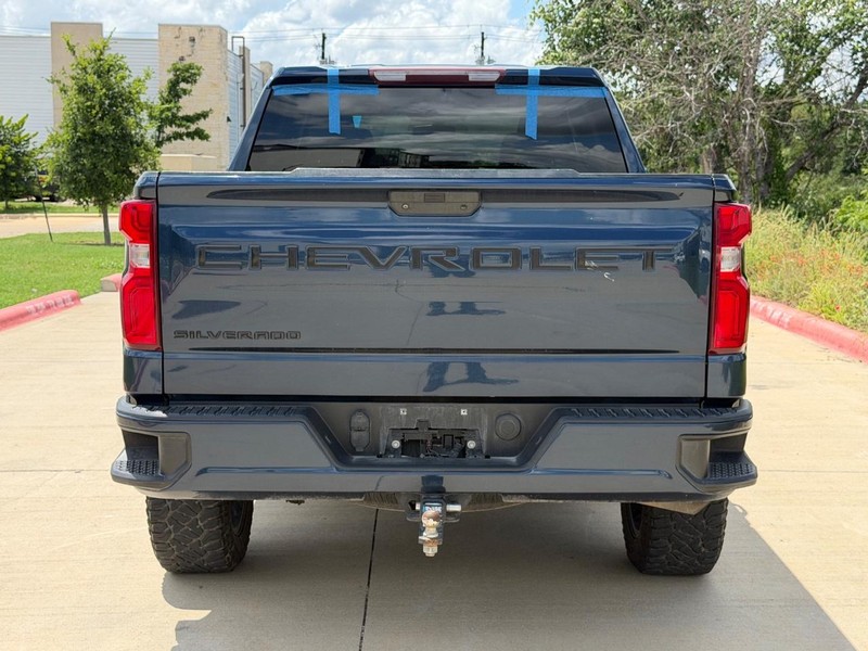 Chevrolet Silverado 1500 Vehicle Full-screen Gallery Image 05