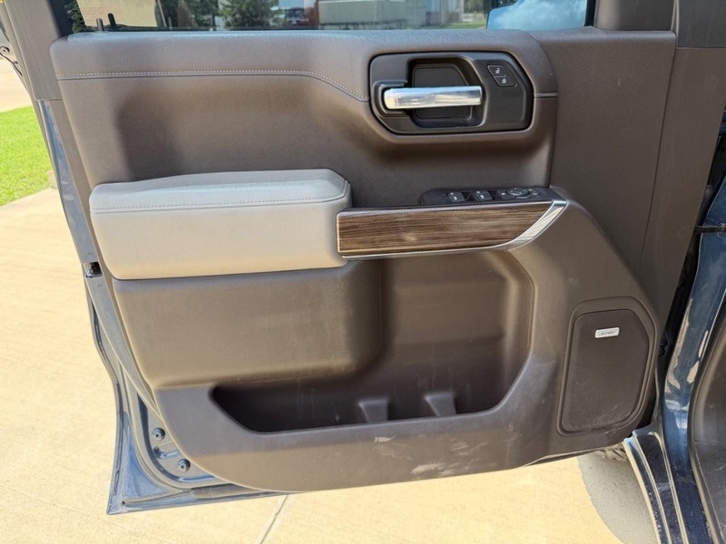 Chevrolet Silverado 1500 Vehicle Full-screen Gallery Image 10