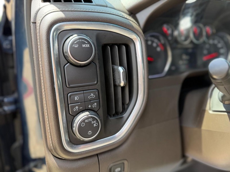 Chevrolet Silverado 1500 Vehicle Full-screen Gallery Image 13