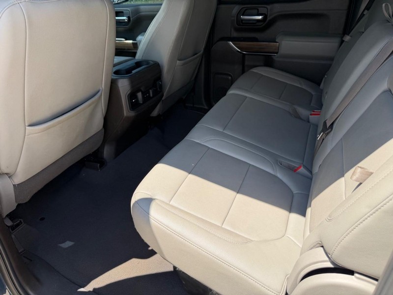 Chevrolet Silverado 1500 Vehicle Full-screen Gallery Image 17