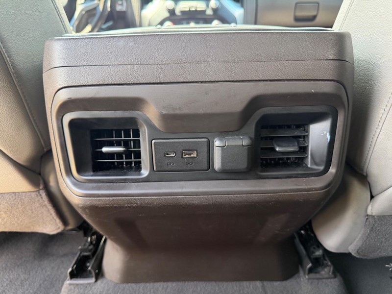 Chevrolet Silverado 1500 Vehicle Full-screen Gallery Image 19