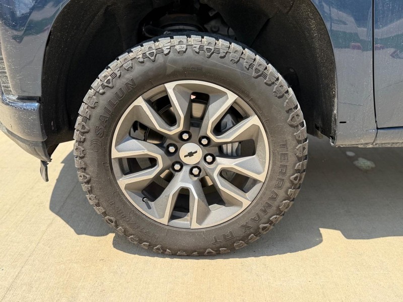 Chevrolet Silverado 1500 Vehicle Full-screen Gallery Image 21