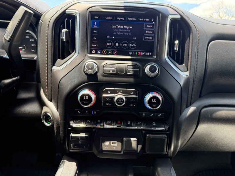 GMC Sierra 1500 Vehicle Full-screen Gallery Image 13