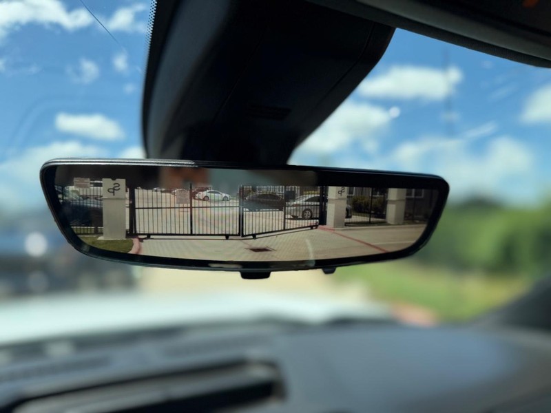 GMC Sierra 1500 Vehicle Full-screen Gallery Image 14