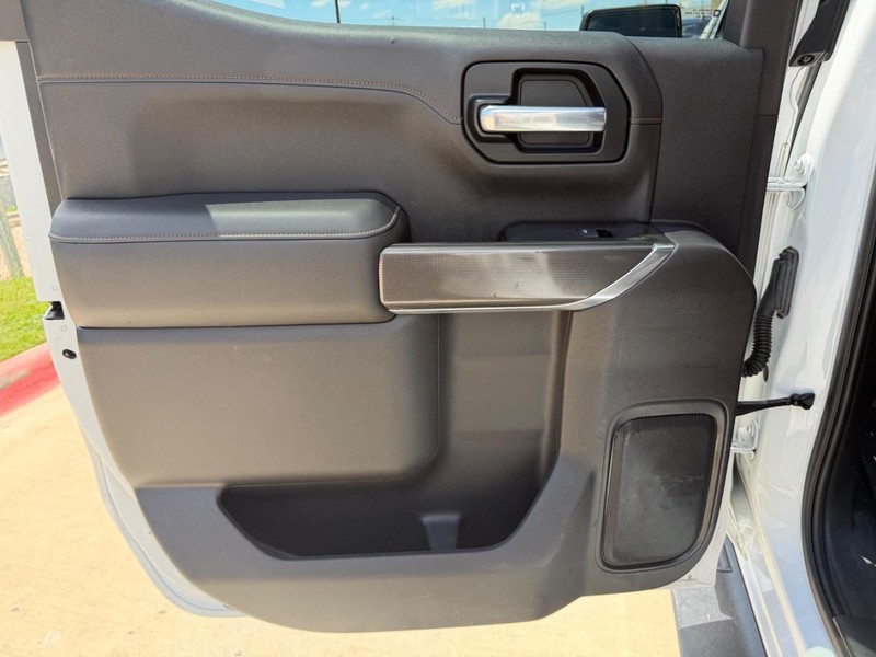 GMC Sierra 1500 Vehicle Full-screen Gallery Image 15