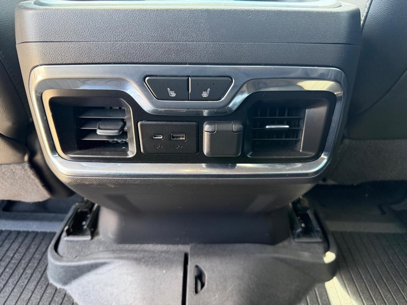 GMC Sierra 1500 Vehicle Full-screen Gallery Image 18