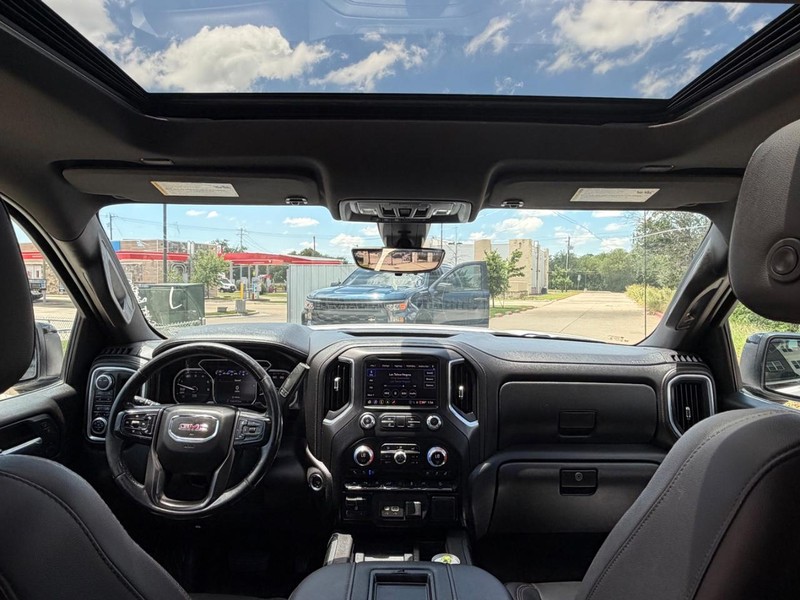 GMC Sierra 1500 Vehicle Full-screen Gallery Image 19