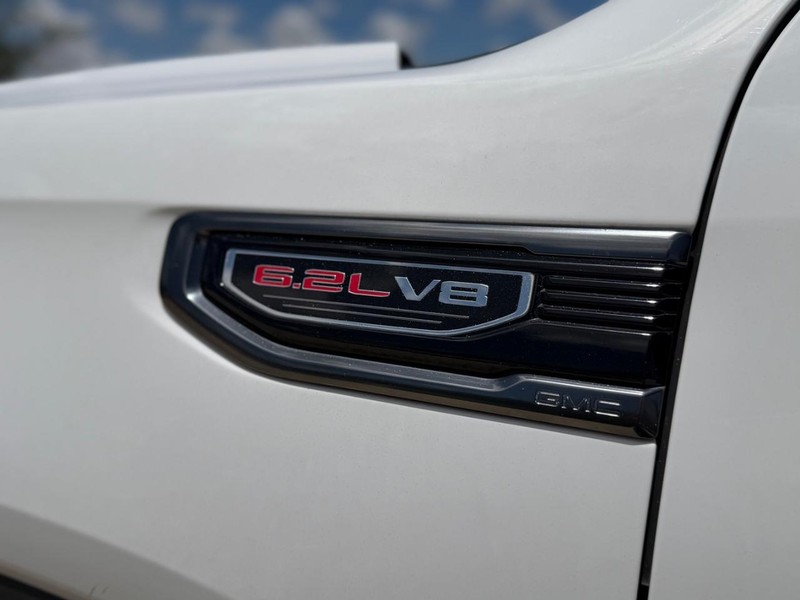 GMC Sierra 1500 Vehicle Full-screen Gallery Image 23
