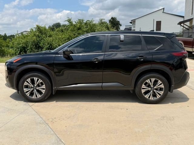 Nissan Rogue Vehicle Full-screen Gallery Image 03