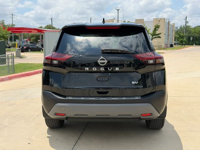 Nissan Rogue Vehicle Full-screen Gallery Image 05