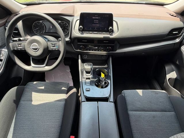 Nissan Rogue Vehicle Full-screen Gallery Image 11