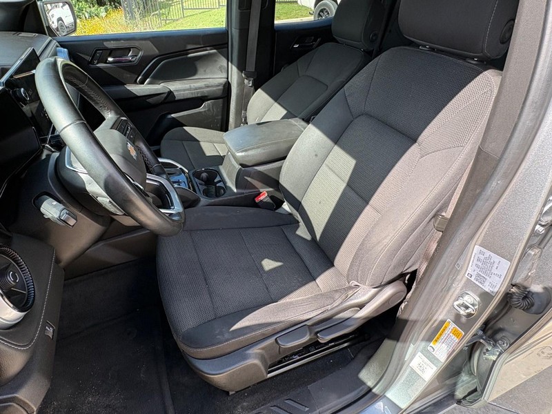 Chevrolet Colorado Vehicle Full-screen Gallery Image 11