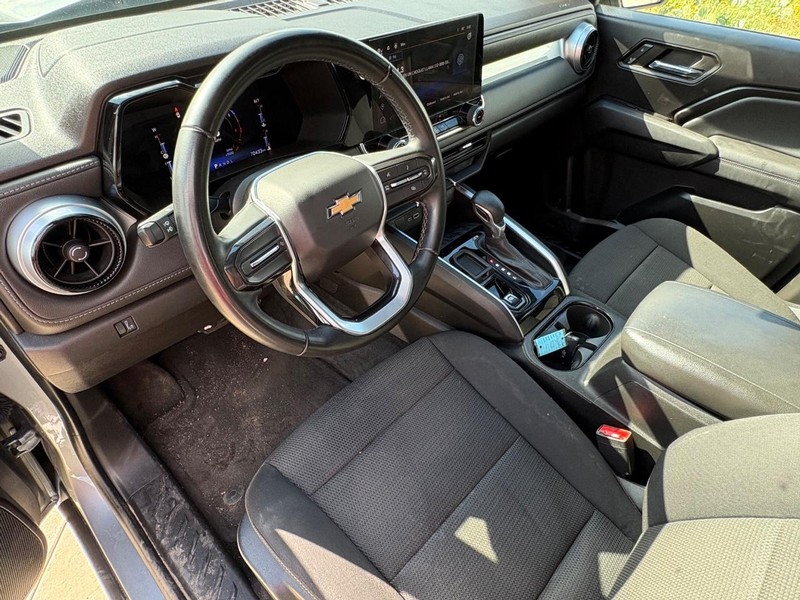 Chevrolet Colorado Vehicle Full-screen Gallery Image 12