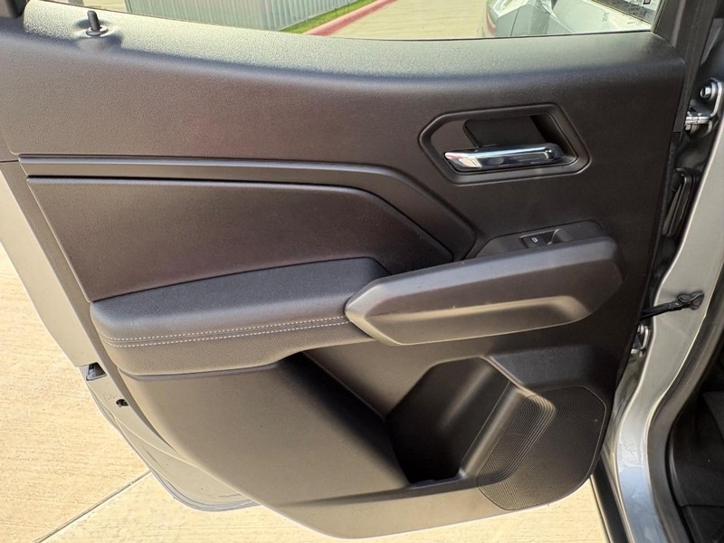 Chevrolet Colorado Vehicle Full-screen Gallery Image 13