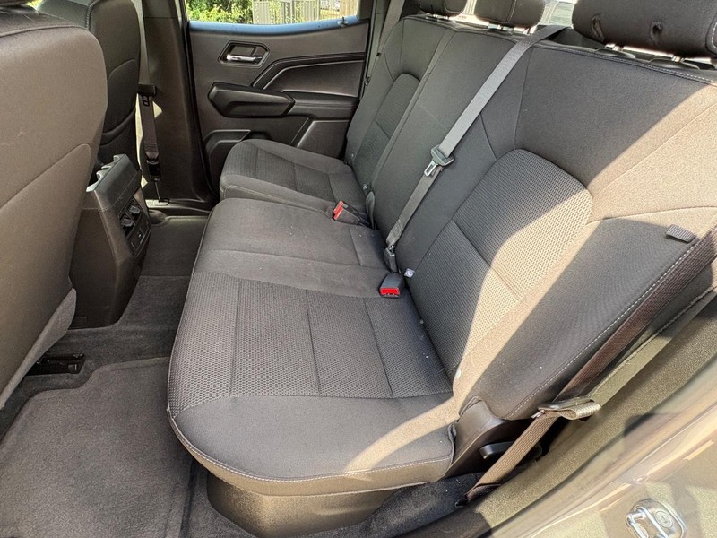 Chevrolet Colorado Vehicle Full-screen Gallery Image 14