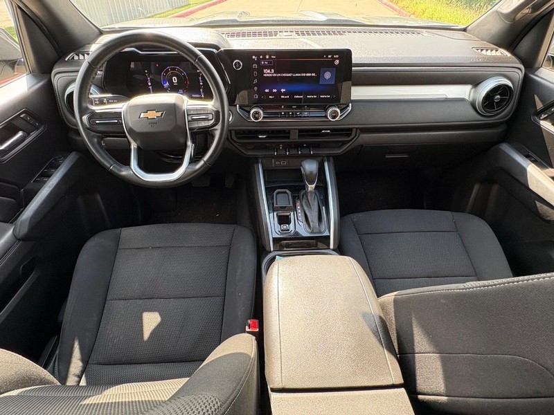 Chevrolet Colorado Vehicle Full-screen Gallery Image 15