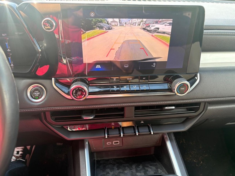 Chevrolet Colorado Vehicle Full-screen Gallery Image 18