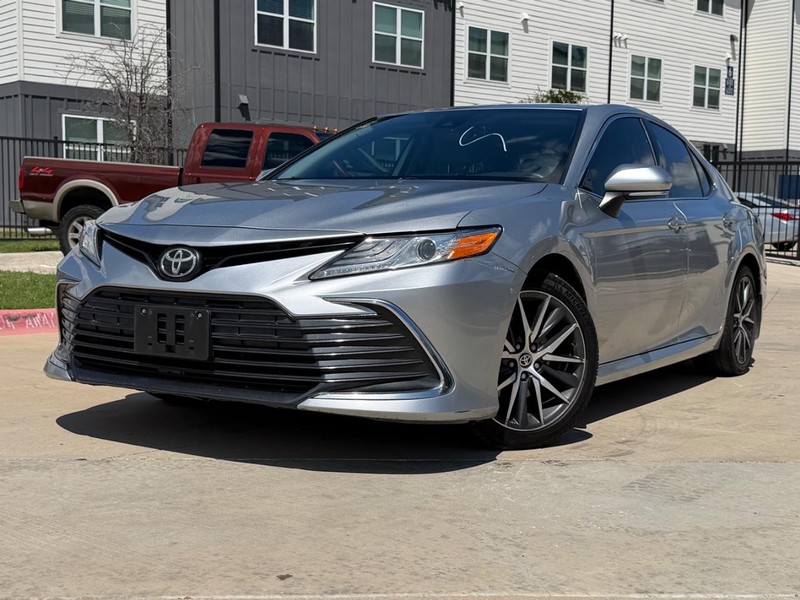 Toyota Camry Vehicle Full-screen Gallery Image 02