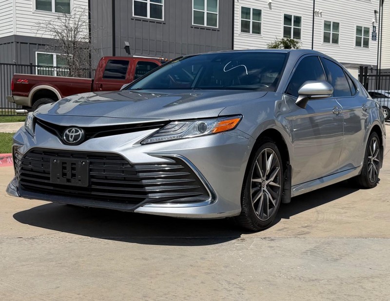 Toyota Camry Vehicle Full-screen Gallery Image 03