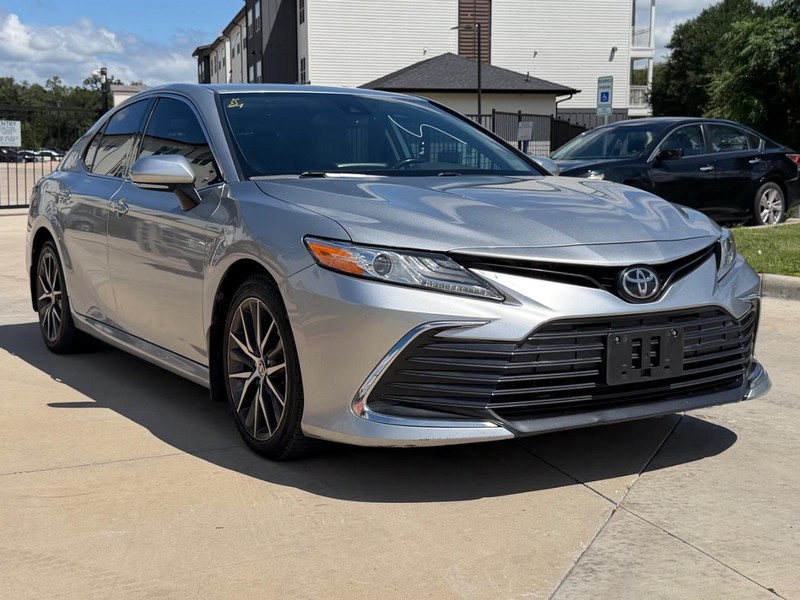 Toyota Camry Vehicle Full-screen Gallery Image 09