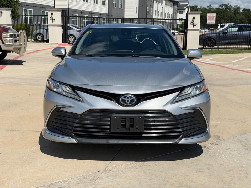 Toyota Camry Vehicle Full-screen Gallery Image 10