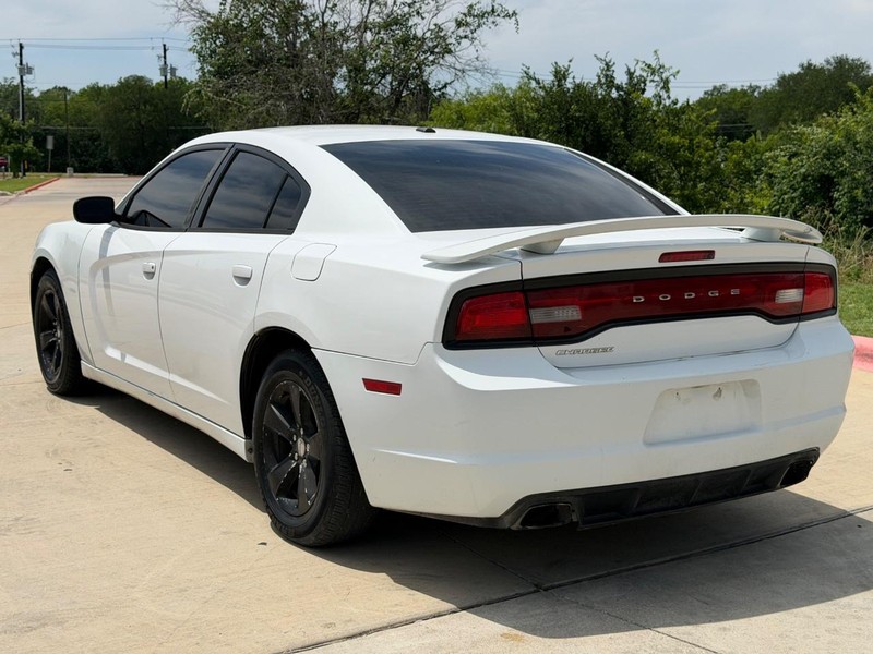 Dodge Charger Vehicle Full-screen Gallery Image 04
