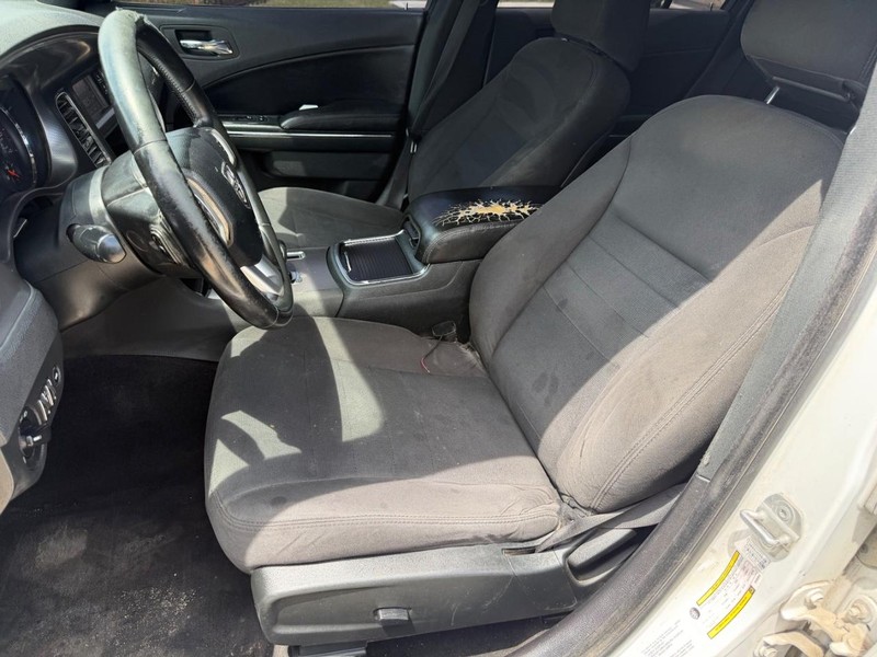 Dodge Charger Vehicle Full-screen Gallery Image 11