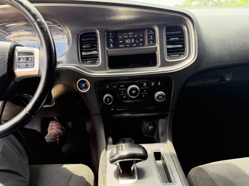 Dodge Charger Vehicle Full-screen Gallery Image 13