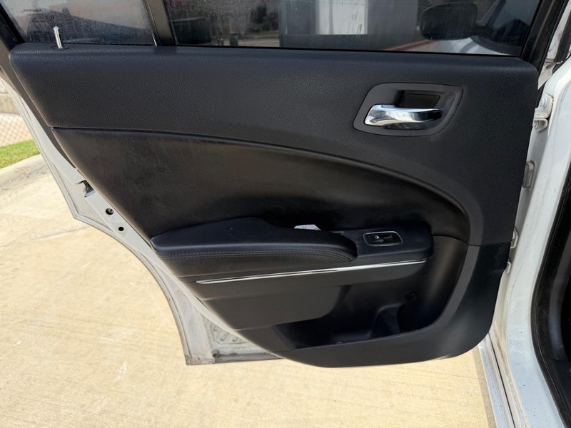 Dodge Charger Vehicle Full-screen Gallery Image 14