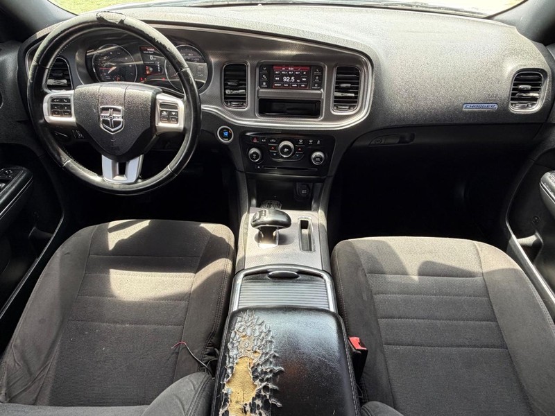 Dodge Charger Vehicle Full-screen Gallery Image 18