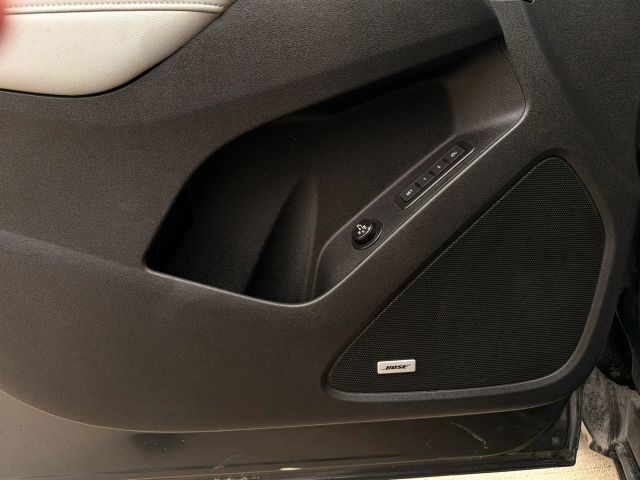 Chevrolet Equinox Vehicle Full-screen Gallery Image 10