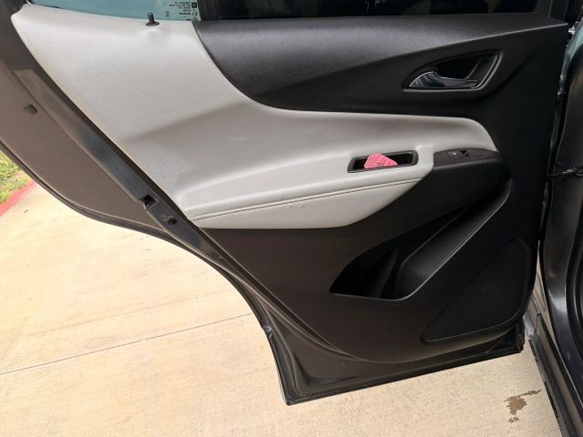 Chevrolet Equinox Vehicle Full-screen Gallery Image 13