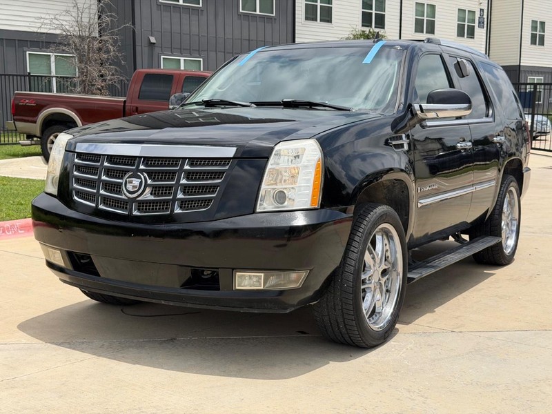 Cadillac Escalade Vehicle Full-screen Gallery Image 02