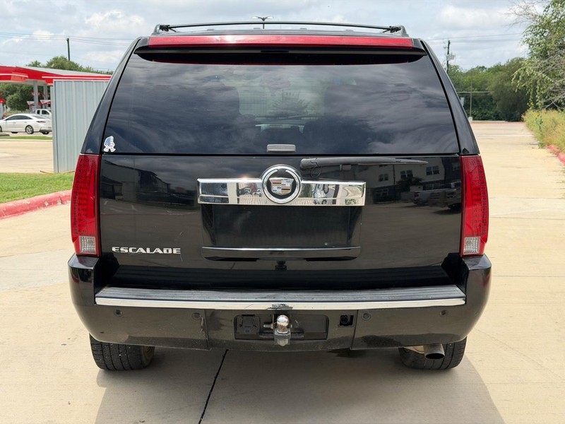 Cadillac Escalade Vehicle Full-screen Gallery Image 05