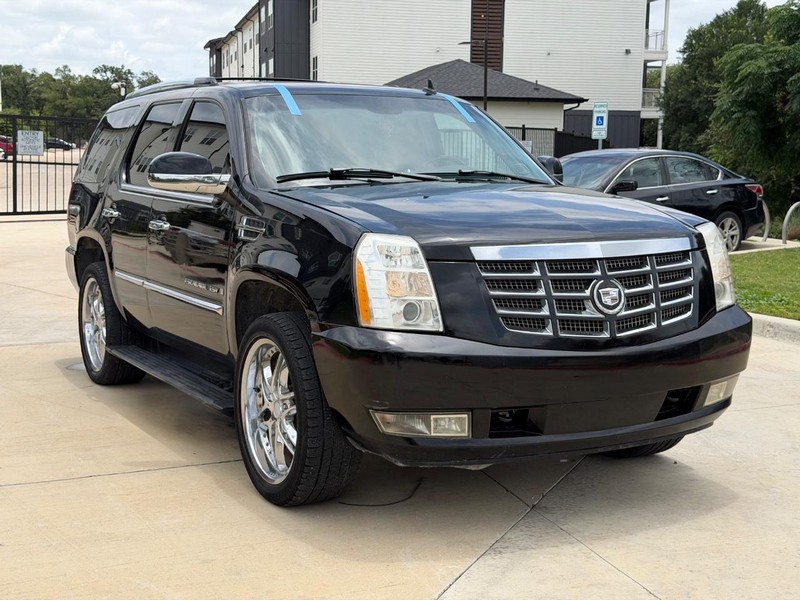 Cadillac Escalade Vehicle Full-screen Gallery Image 08