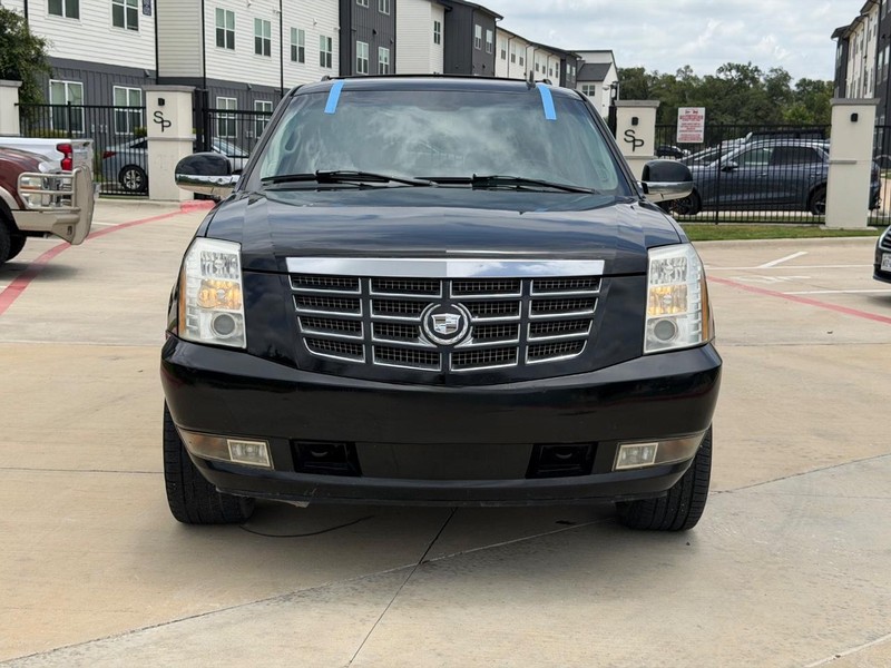 Cadillac Escalade Vehicle Full-screen Gallery Image 09