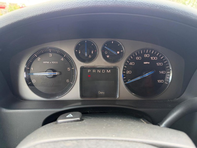 Cadillac Escalade Vehicle Full-screen Gallery Image 13