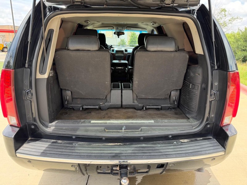 Cadillac Escalade Vehicle Full-screen Gallery Image 22