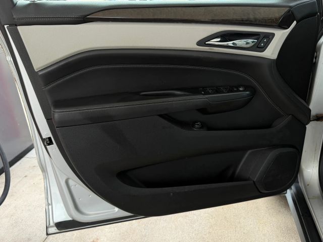 Cadillac SRX Vehicle Full-screen Gallery Image 09