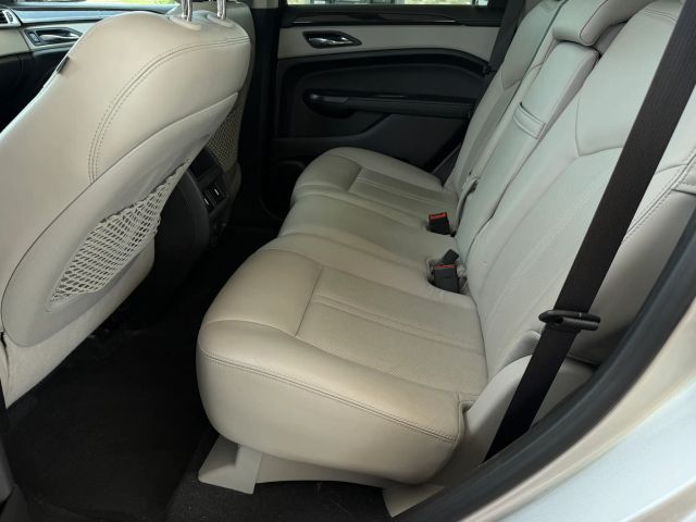 Cadillac SRX Vehicle Full-screen Gallery Image 14